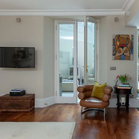 Apartment Fabulous With Three Ensuite Bedrooms, Private Patio And Garden Edinburgh