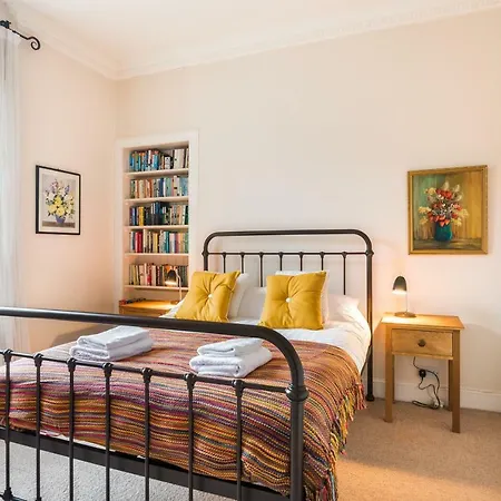 Spacious & Unique 1 Bed With Wifi Apartment Edinburgh