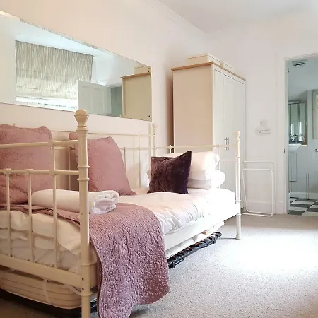 Apartment Fabulous With Three Ensuite Bedrooms, Private Patio And Garden Edinburgh