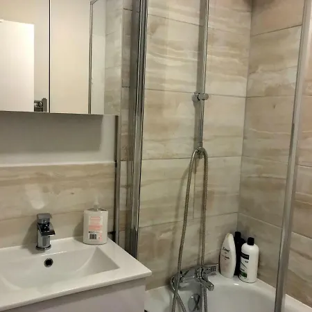 10-mins To Princess Street 1bdr Flat