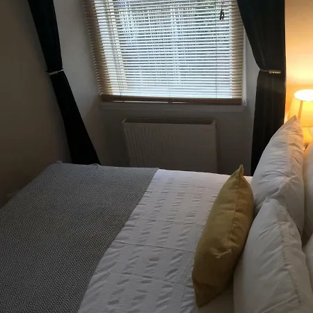 10-mins To Princess Street 1bdr Flat Apartment *