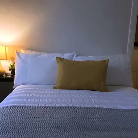 10-mins To Princess Street 1bdr Flat Apartment *