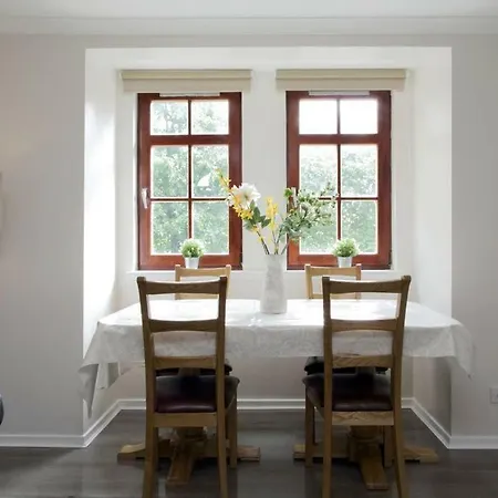 Fantastic Flat In The Vibrant Shore Area Edinburgh