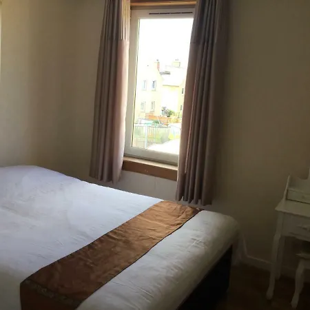 34 Broomhouse Apartment