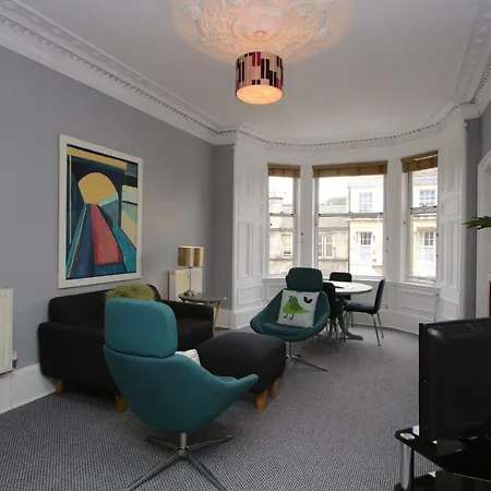 43 Flat 9 Montgomery Street * Edinburgh