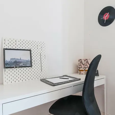 Appartement Large Designer's Flat Near Park And The Shore, Free Parking *