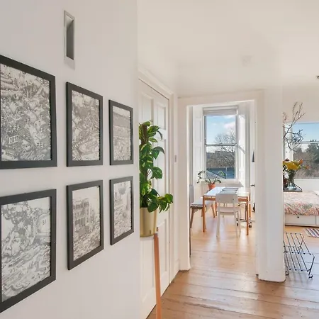 Large Designer's Flat Near Park And The Shore, Free Parking *