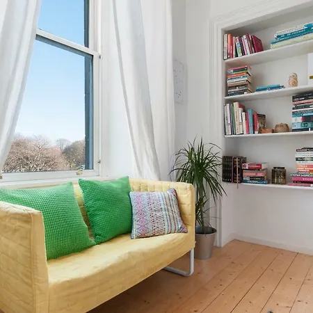 Large Designer's Flat Near Park And The Shore, Free Parking Appartement
