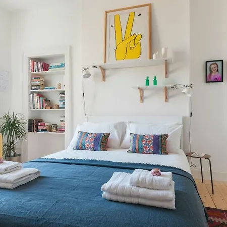Appartement Large Designer's Flat Near Park And The Shore, Free Parking