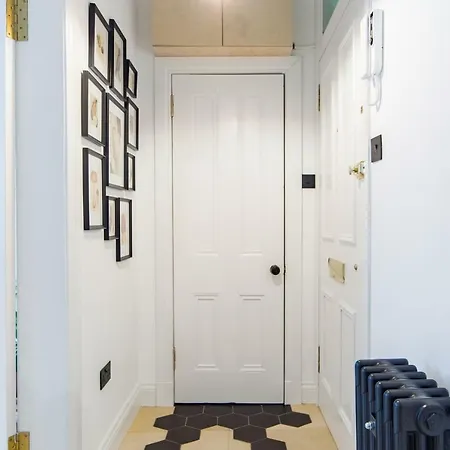 Appartement The Plywood Flat, Modern Style In A Traditional Tenement *