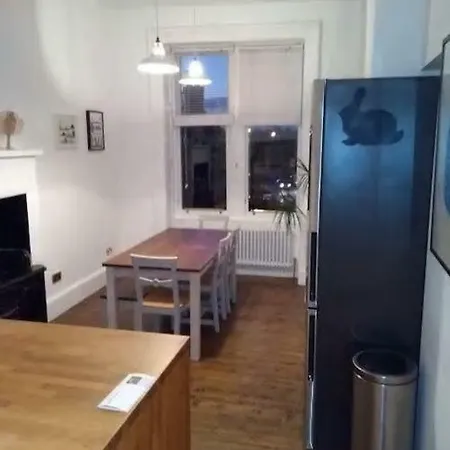 Stylish 3br Apt In Beautiful Residential