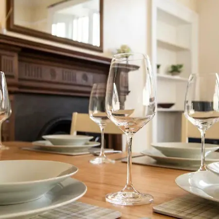 3 Bed Stylish & Spacious Georgian City Centre אדינבורו