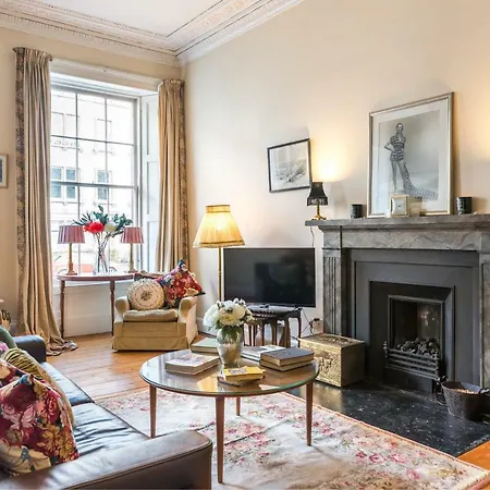 Grand & Spacious With Wifi Edinburgh