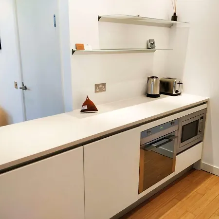 2 Bed At Quartermile Apartamento