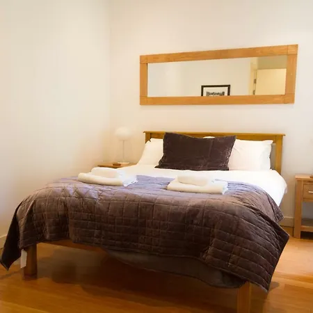 2 Bed At Quartermile Edimburgo