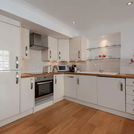 3 Royal Mile Flat Near Castle