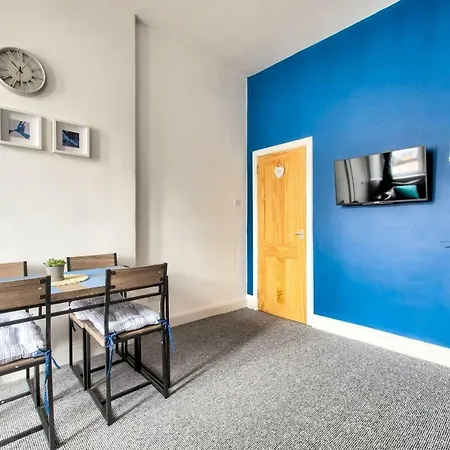 New Cosy Fresh City - Sleeps 4