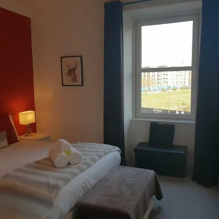 דירה Stylish - Near Haymarket, Walk To Castle And Princes Street אדינבורו