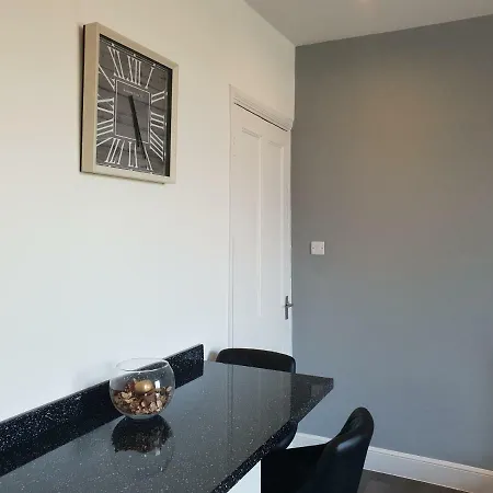 Stylish - Near Haymarket, Walk To Castle And Princes Street אדינבורו