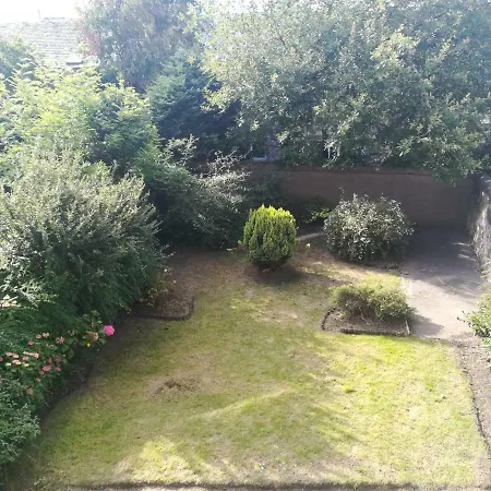 Victorian 3 Bedroom With Free Parking And Private Garden Appartamento