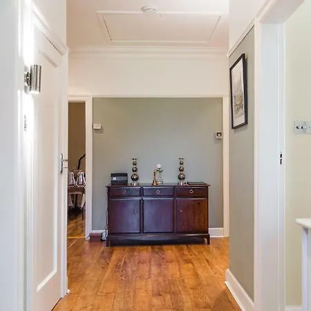 Wee White House B&B 2*