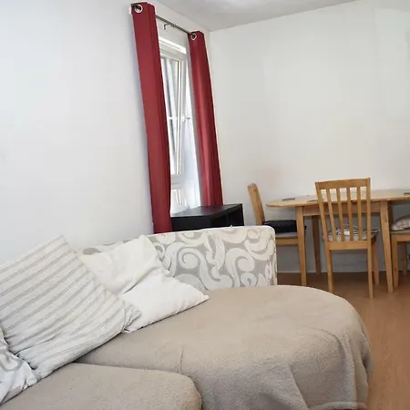 Convenient 2br Flat Close To The Royal Mile דירה