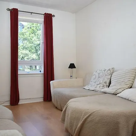 Convenient 2br Flat Close To The Royal Mile *