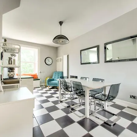 Stylish & Modern 3br Apartment, Free Parking דירה אדינבורו