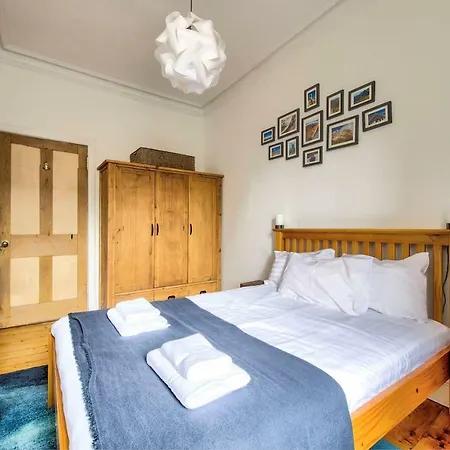 Stylish 2br Flat Close To City Centre By Guestready * Edinburgh