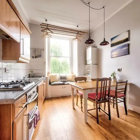 Stylish 2br Flat Close To City Centre By Guestready Apartment *