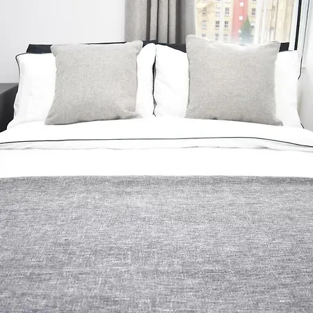 Modern & Bright 1 Bed For 4 Close To City Centre! * Edinburgh