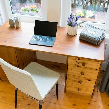 Апартаменты Beautiful, Traditional 2 Bedroom Main Door Flat