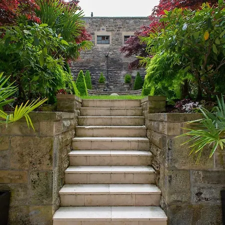 Apartment Fabulous With Three Ensuite Bedrooms, Private Patio And Garden *