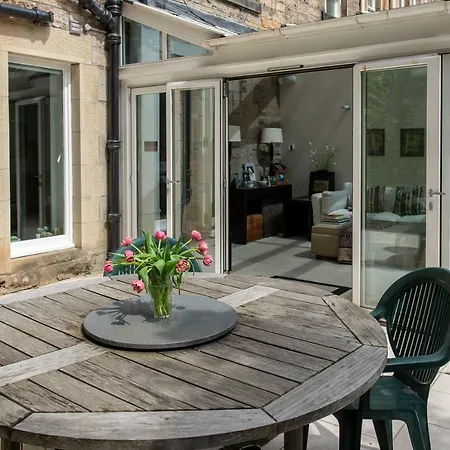 Fabulous With Three Ensuite Bedrooms, Private Patio And Garden Apartment *