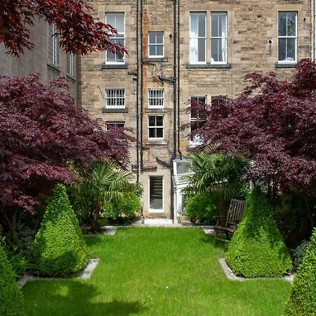Fabulous With Three Ensuite Bedrooms, Private Patio And Garden * Edinburgh