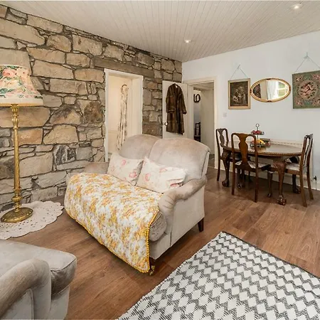 Vintage Apt, Pvt Garden, Wifi, New Town