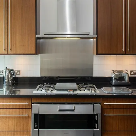 Apartment Fabulous With Three Ensuite Bedrooms, Private Patio And Garden Edinburgh