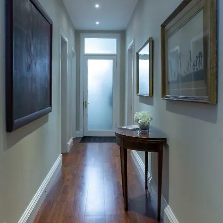 Fabulous With Three Ensuite Bedrooms, Private Patio And Garden * Edinburgh