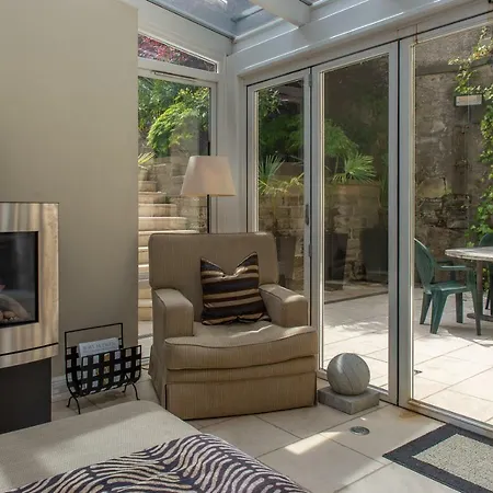 Apartment Fabulous With Three Ensuite Bedrooms, Private Patio And Garden Edinburgh