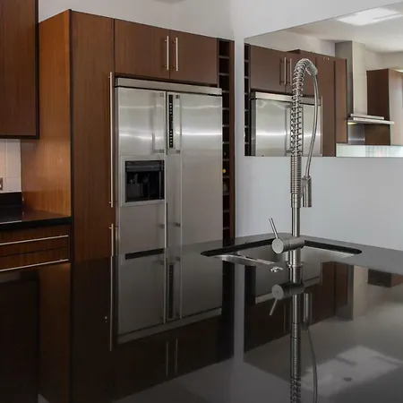 Fabulous With Three Ensuite Bedrooms, Private Patio And Garden Edinburgh