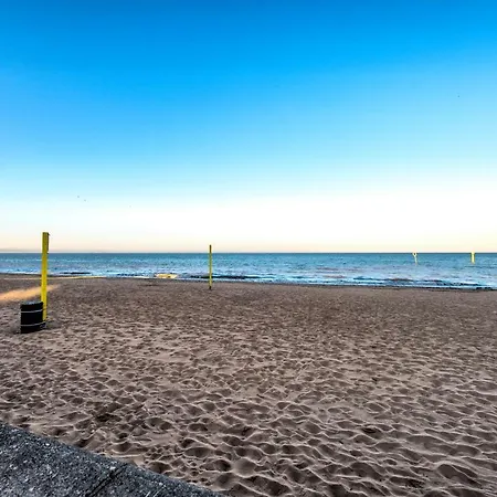 Fabulous Seaside - Sleeps 6, Free Wifi & Parking Apartment Edinburgh
