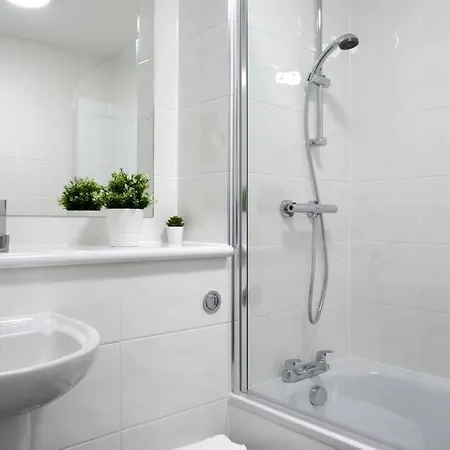 Apartment Fantastic Flat In The Vibrant Shore Area