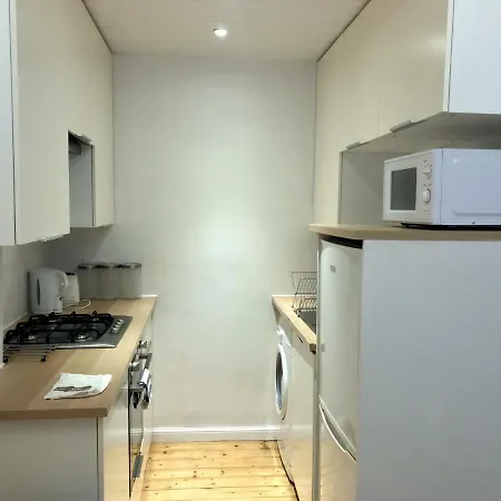 10-mins To Princess Street 1bdr Flat Apartment *