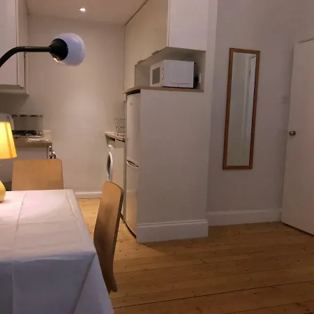 10-mins To Princess Street 1bdr Flat