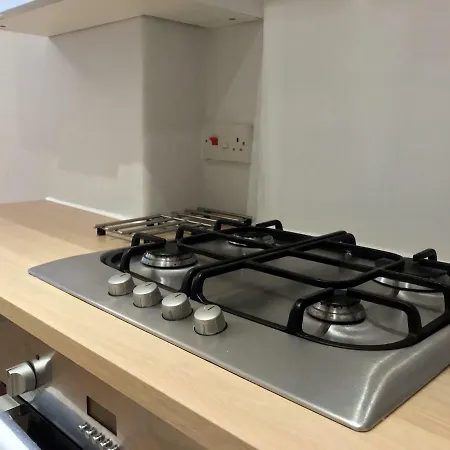 10-mins To Princess Street 1bdr Flat
