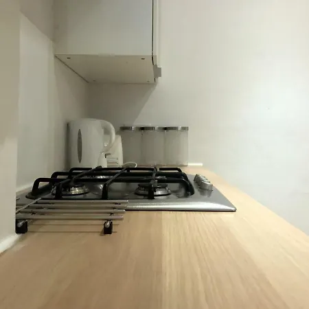 10-mins To Princess Street 1bdr Flat