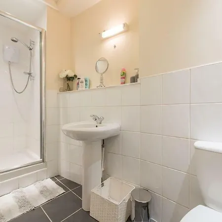 Central Spacious In Haymarket Area Edimburgo