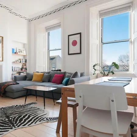 Appartement Large Designer's Flat Near Park And The Shore, Free Parking *