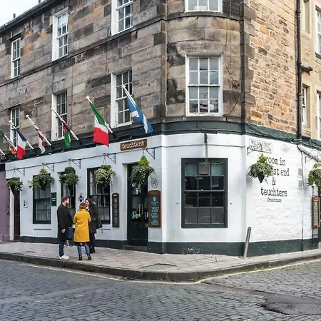 Charming, & Spacious Georgian 3 Bed