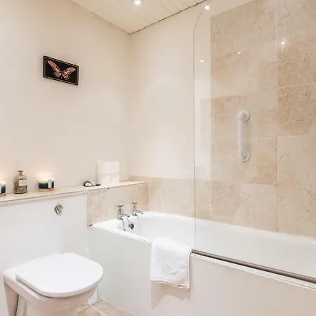 Grand & Spacious With Wifi Appartement *